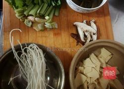 砂锅土豆粉的做法图解1