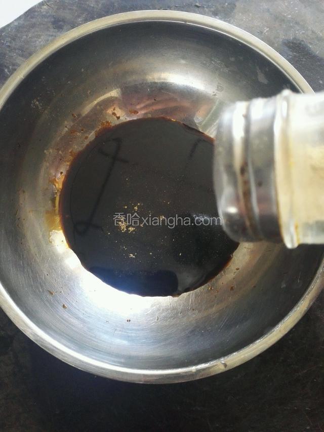 加入白胡椒粉适量