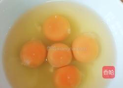 平底锅鸡蛋卷的做法图解1
