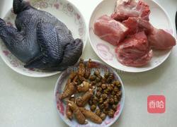 花旗参炖乌鸡汤的做法图解1