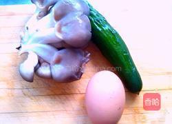 蘑菇鸡蛋汤的做法图解1