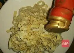 Illustration of how to make scallion oil tofu skin 6