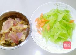 莴苣炒老腊肉的做法图解1