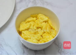 鸡蛋炒芹菜的做法图解3