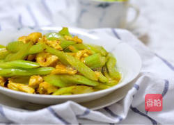 鸡蛋炒芹菜的做法图解7