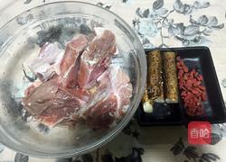山药枸杞骨头汤的做法图解1