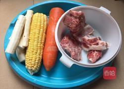玉米胡萝卜山药排骨汤的做法图解1