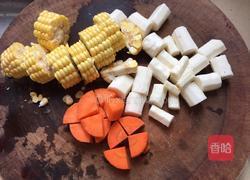 玉米胡萝卜山药排骨汤的做法图解3