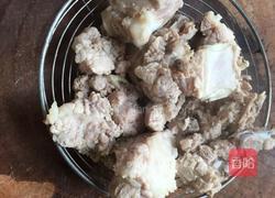 玉米胡萝卜山药排骨汤的做法图解5