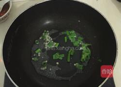 虾仁清汤面的做法图解2