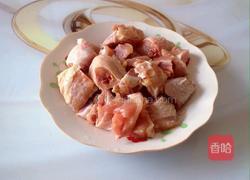 香菇炖鸡汤的做法图解1