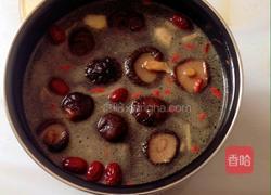 香菇炖鸡汤的做法图解7