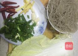 白菜炒粉丝的做法图解1