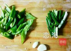 青椒炒鸭肉的做法图解3