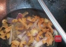 花菜炒腊肉的做法图解3