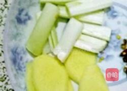 香菇炖鸡汤的做法图解1