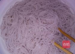 炒米线的做法图解1