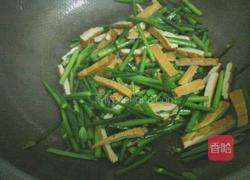 韭菜苔炒香干的做法图解4