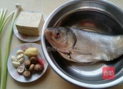 豆腐烧鲢鱼的做法图解1