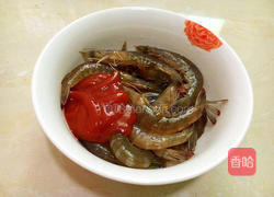 微波番茄虾的做法图解2