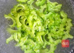 苦瓜煎蛋饼的做法图解3