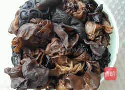 青椒炒木耳的做法图解1