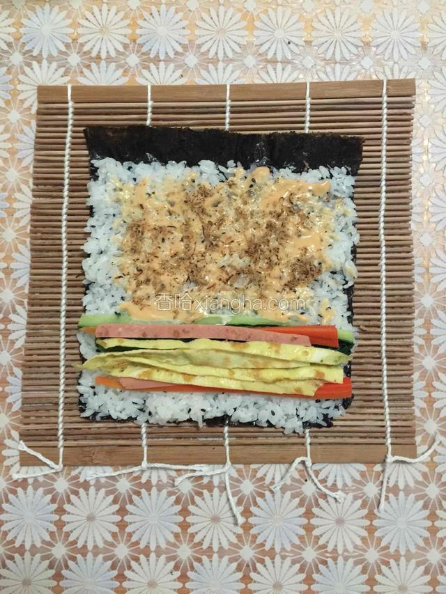 撒上肉松！