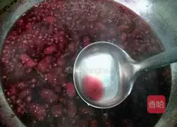 Illustration of how to make mulberry juice 4