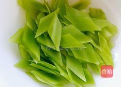 蚝油莴笋炒鸡腿菇的做法图解1