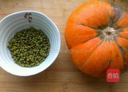 南瓜绿豆汤的做法图解1