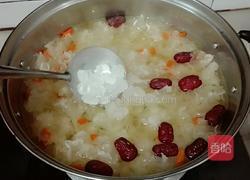 银耳枸杞红枣汤的做法图解6