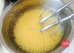 牛奶炖鸡蛋的做法图解3