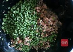 豇豆角木耳肉包子的做法图解8