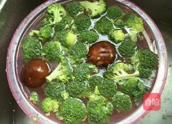 上汤西兰花的做法图解3