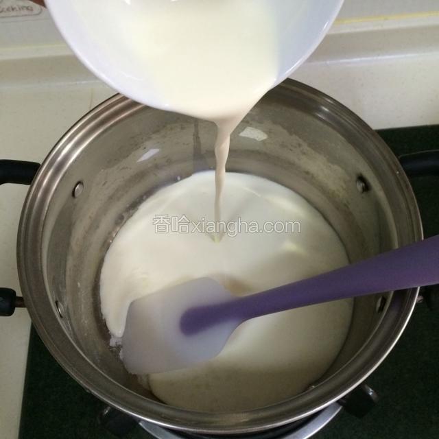 加入淡奶油；