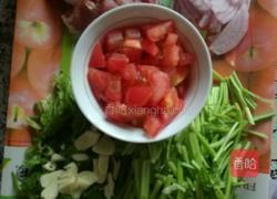 羊肉炒芹菜的做法图解2