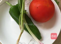 西红柿榨菜鸡蛋面的做法图解1