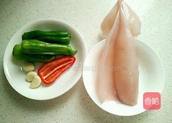 青椒鱿鱼的做法图解1