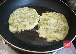 煎槐花饼的做法图解8