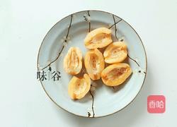 川贝炖枇杷的做法图解2