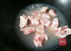 玉米炖排骨的做法图解2