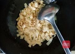 千张丝炒韭菜的做法图解5