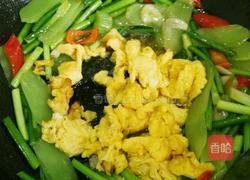 莴笋蒜苔炒鸡蛋的做法图解10