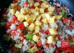 田园菠萝炒饭的做法图解6