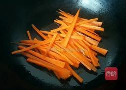 杏鲍菇炒芹菜的做法图解3