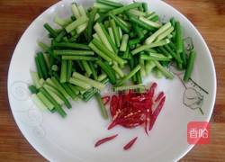 肉丝炒蒜苔的做法图解3