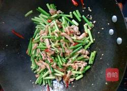 肉丝炒蒜苔的做法图解8