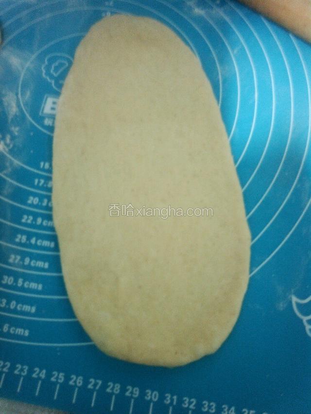取出一个，擀成长条