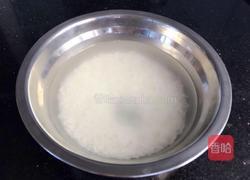 鸡蛋肠粉的做法图解1