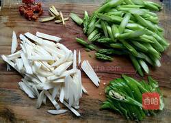 清炒茭白芦笋的做法图解2